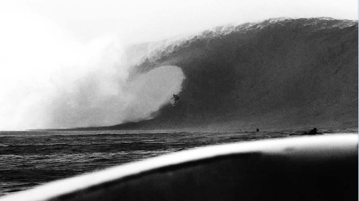 Makua Rothman Survives Horrific Wipeout In Xxl Cloudbreak Surfer