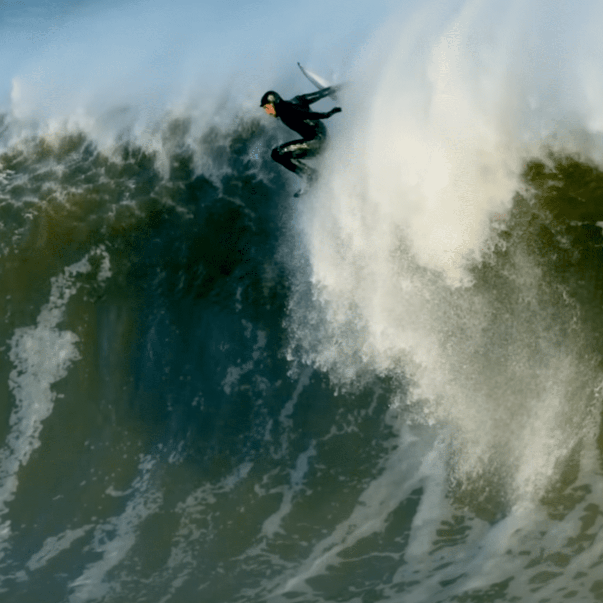 Huge swell gifts rare opportunity for Sydney's big wave surfers