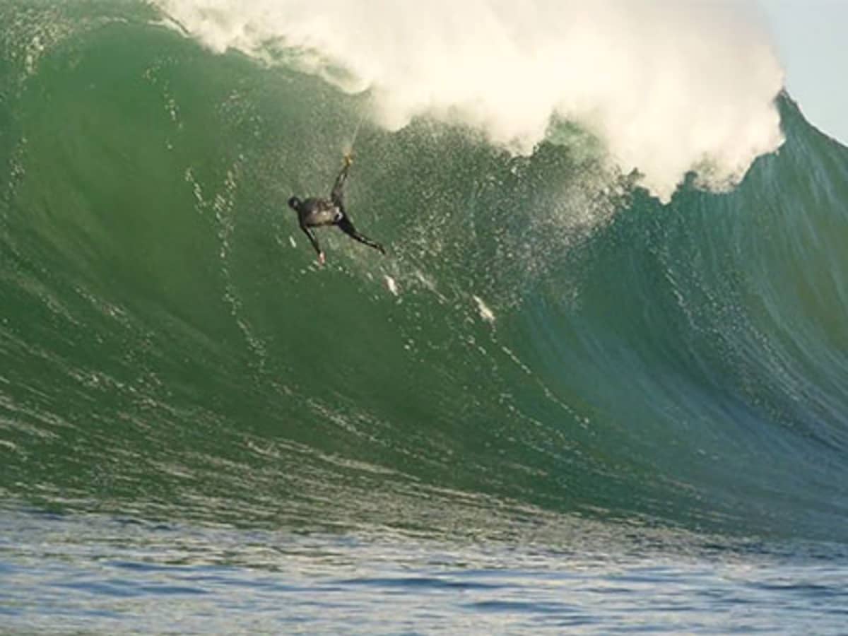 mavericks surf wipeouts