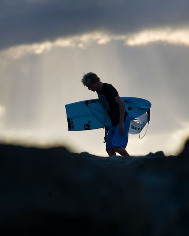 How to Fix Your Surfboard’s Broken Fin Box | %%sitename%% - Surfer