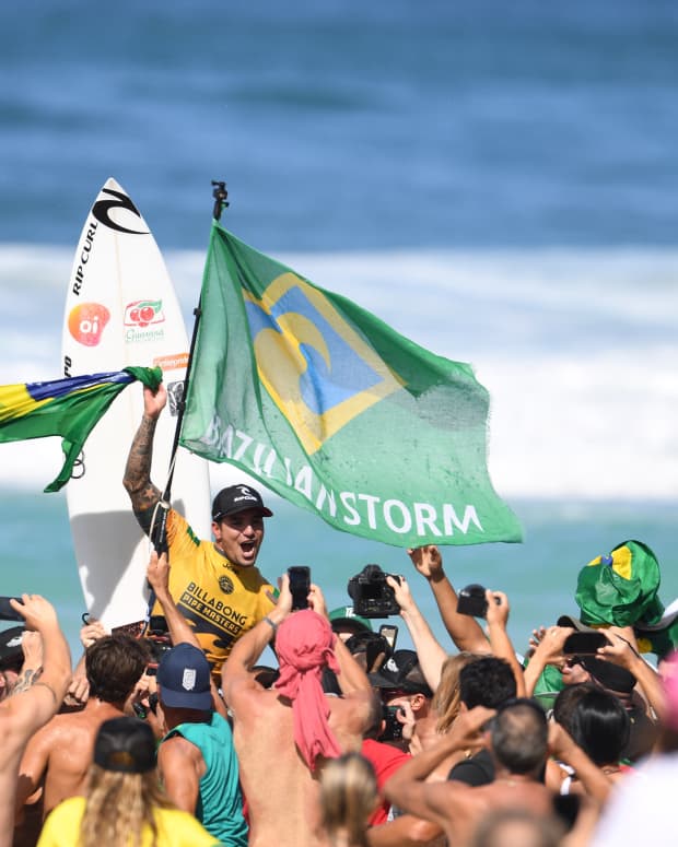 Carissa Moore and Gabriel Medina Are Officially the 2021 World Champions -  Surfer