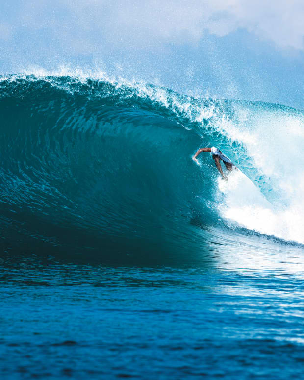 SURFING Wallpaper: Issue 9, 2015 - Surfer