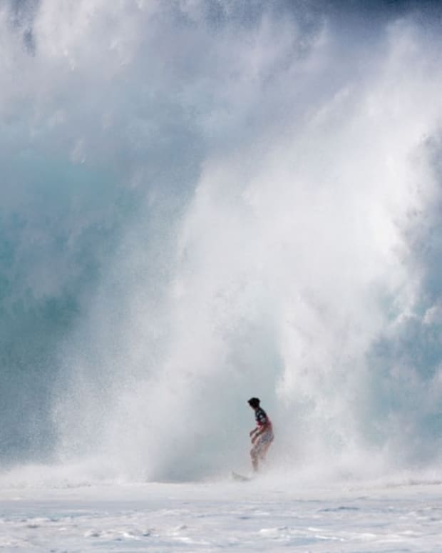 THE 2003 XBOX GERRY LOPEZ PIPELINE MASTERS: DAY ONE - Surfer