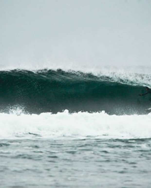 Surfers get creative in smaller conditions on Day 2 of O'Neill