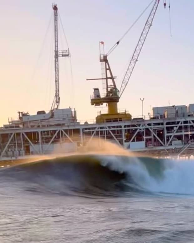 Long Beach gets rare waves with mega swell — and they glowed at night –  Press Telegram