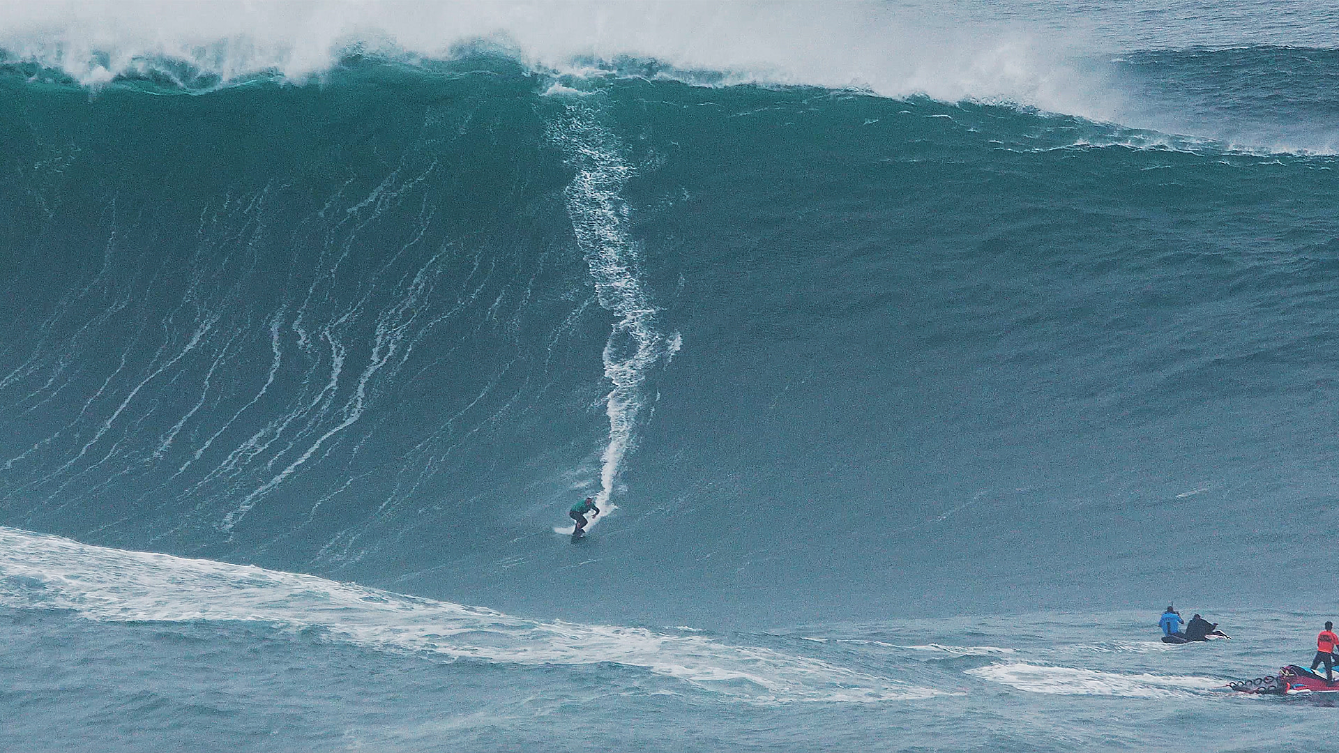 Brazilian Surfer Gets Massive Nazaré Wave Thanks to Wife's Warning