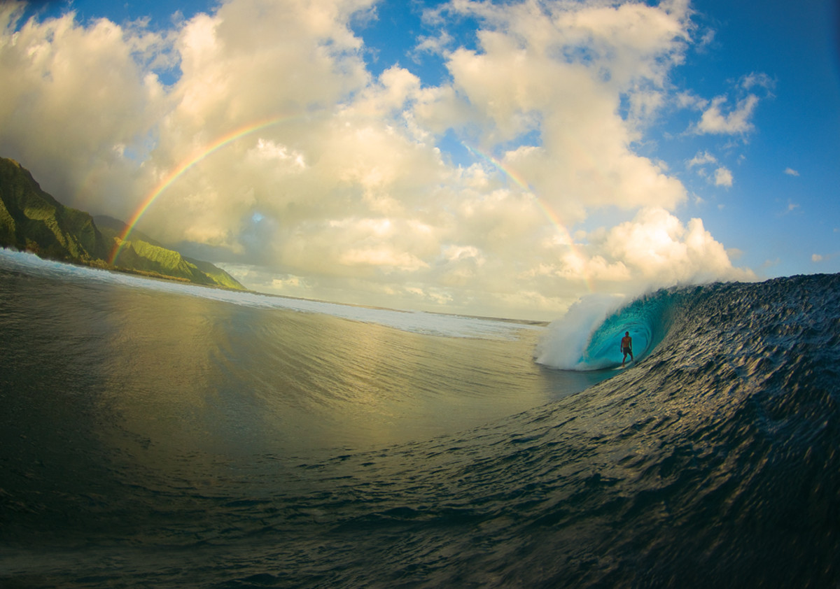 Surfing the Legendary Barrels of Tahiti in 360 Video - VRScout