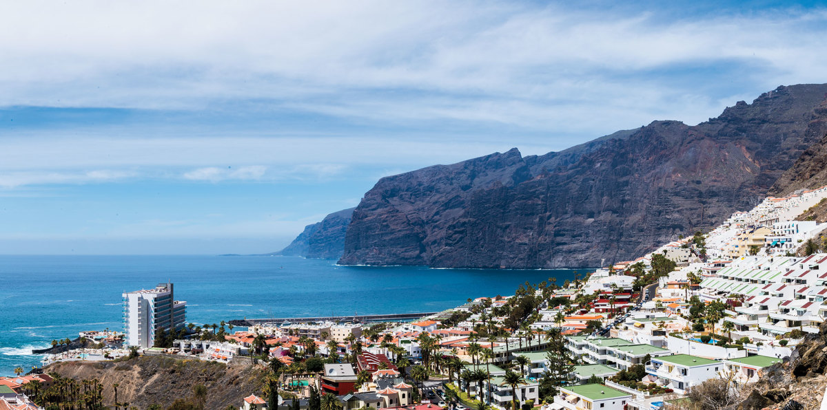 In the Shadow of Giants: searching for surf along the Canary Islands ...