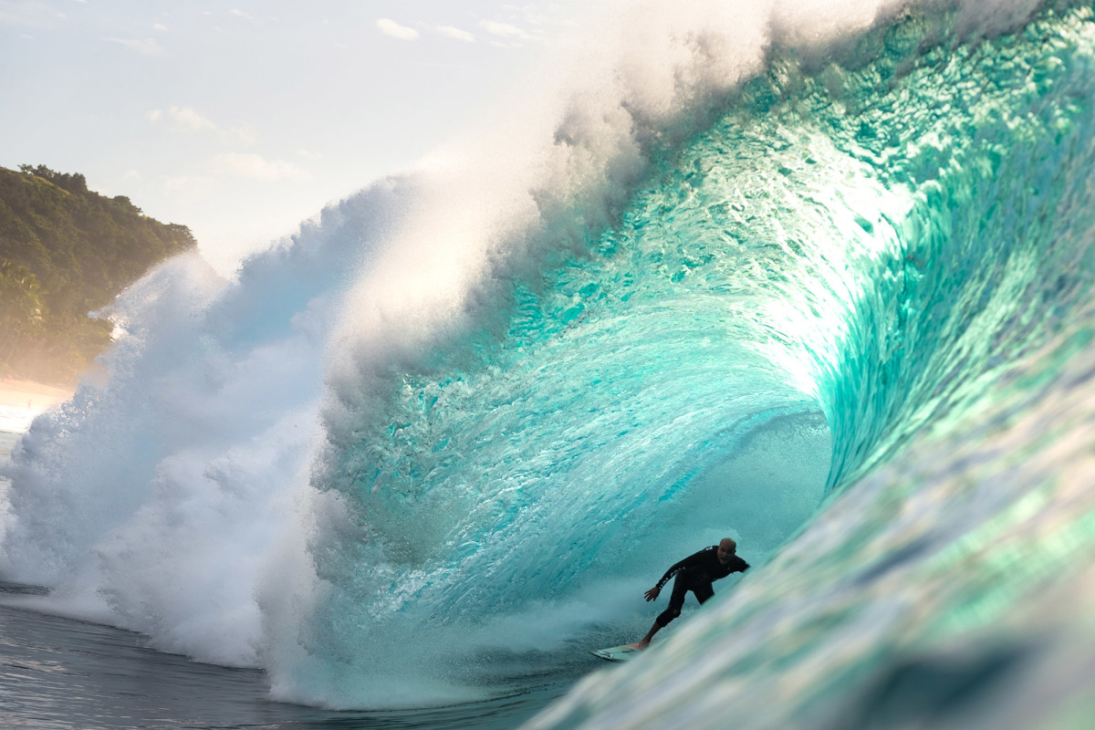 Heavy Surf at North Shore, Oahu Bath Towel by Derek Winters - Pixels