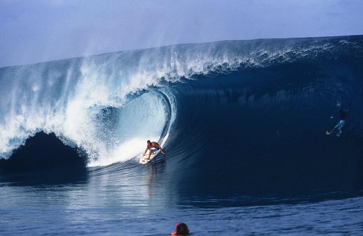 Teahupoo Tahiti big wave surfing – 20 Foot Plus video