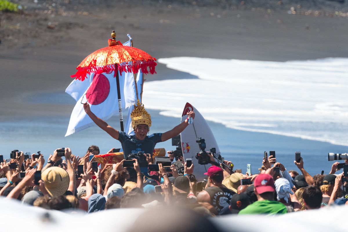 Stephanie Gilmore and Kanoa Igarashi Win Corona Bali Protected – Freesurf  Magazine