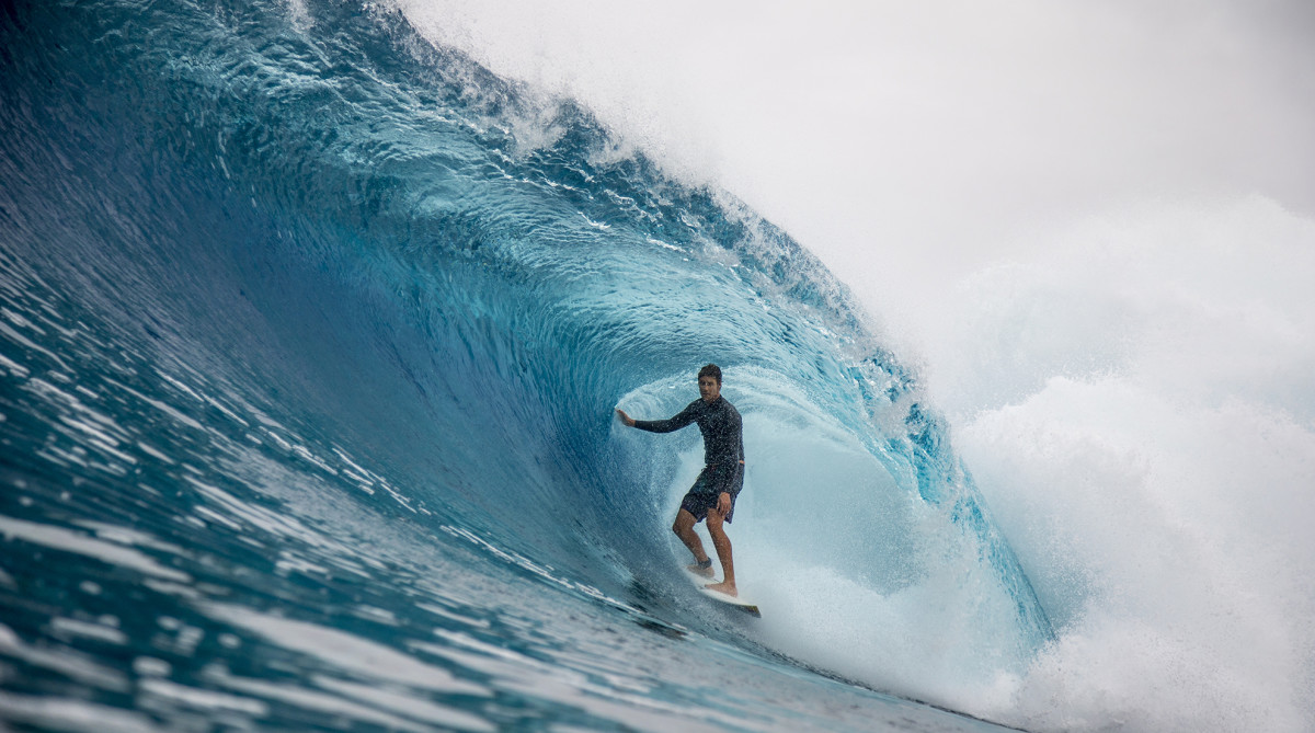 Watch: Ian Walsh and John John Florence Trade Perfect Barrels - Surfer