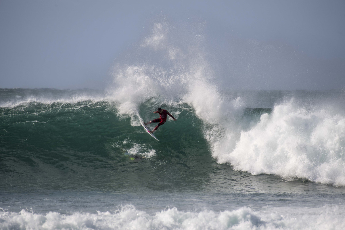 Hurley)( Pro Surfer Filipe Toledo Wins J-Bay with Near-Perfect Rides