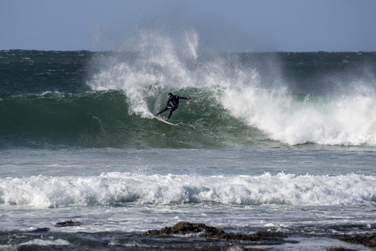 Hurley)( Pro Surfer Filipe Toledo Wins J-Bay with Near-Perfect Rides