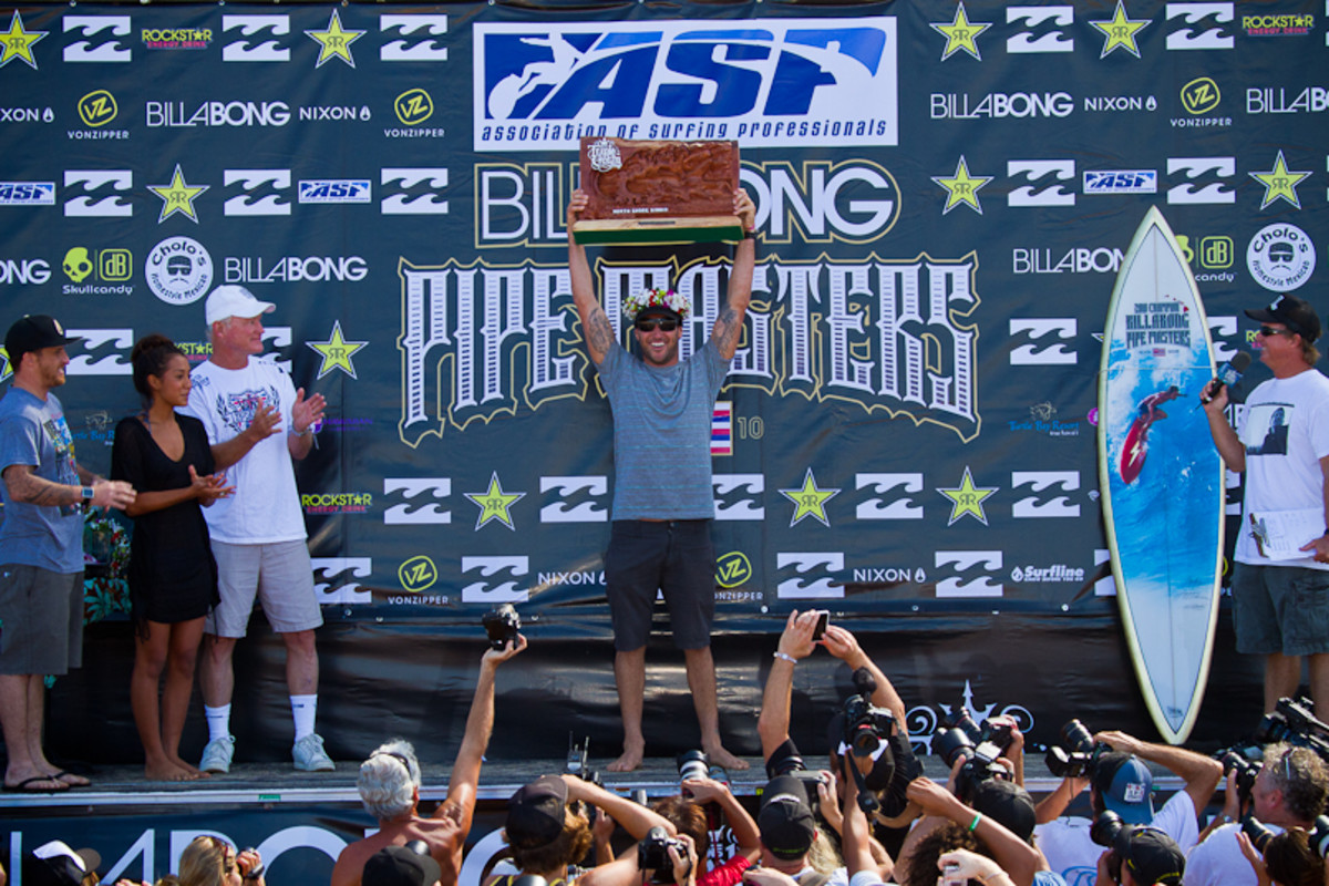 Pipe Masters Final Day Surfer