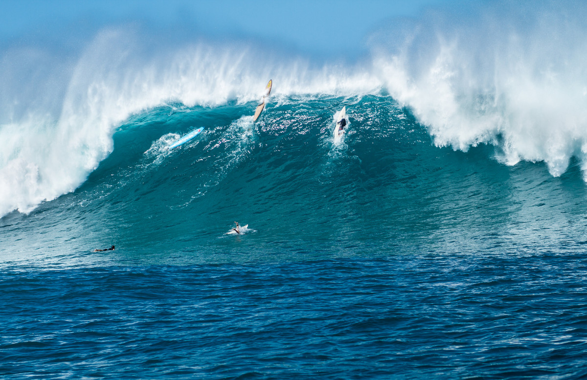 Happy Ending: Black Friday - Surfer