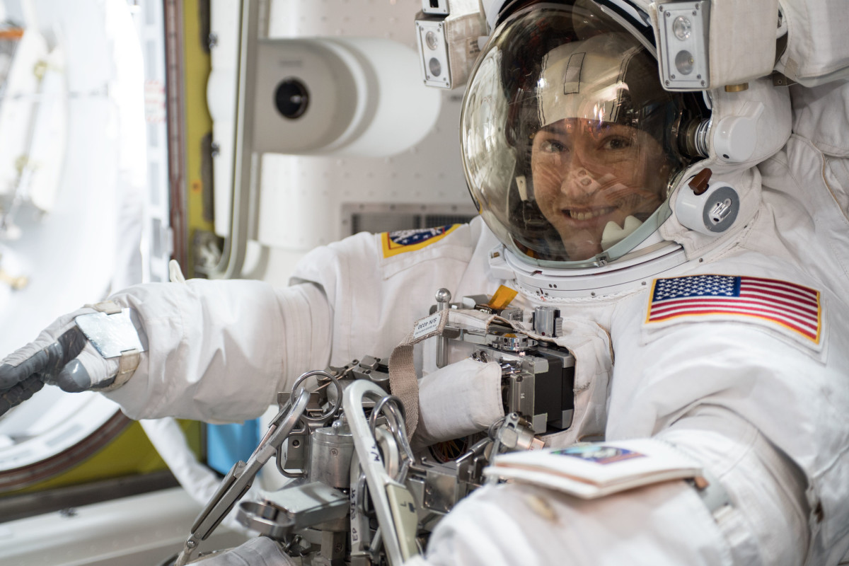 Surfer Kelly Slater to chat live with NASA ISS astronaut Christina Koch