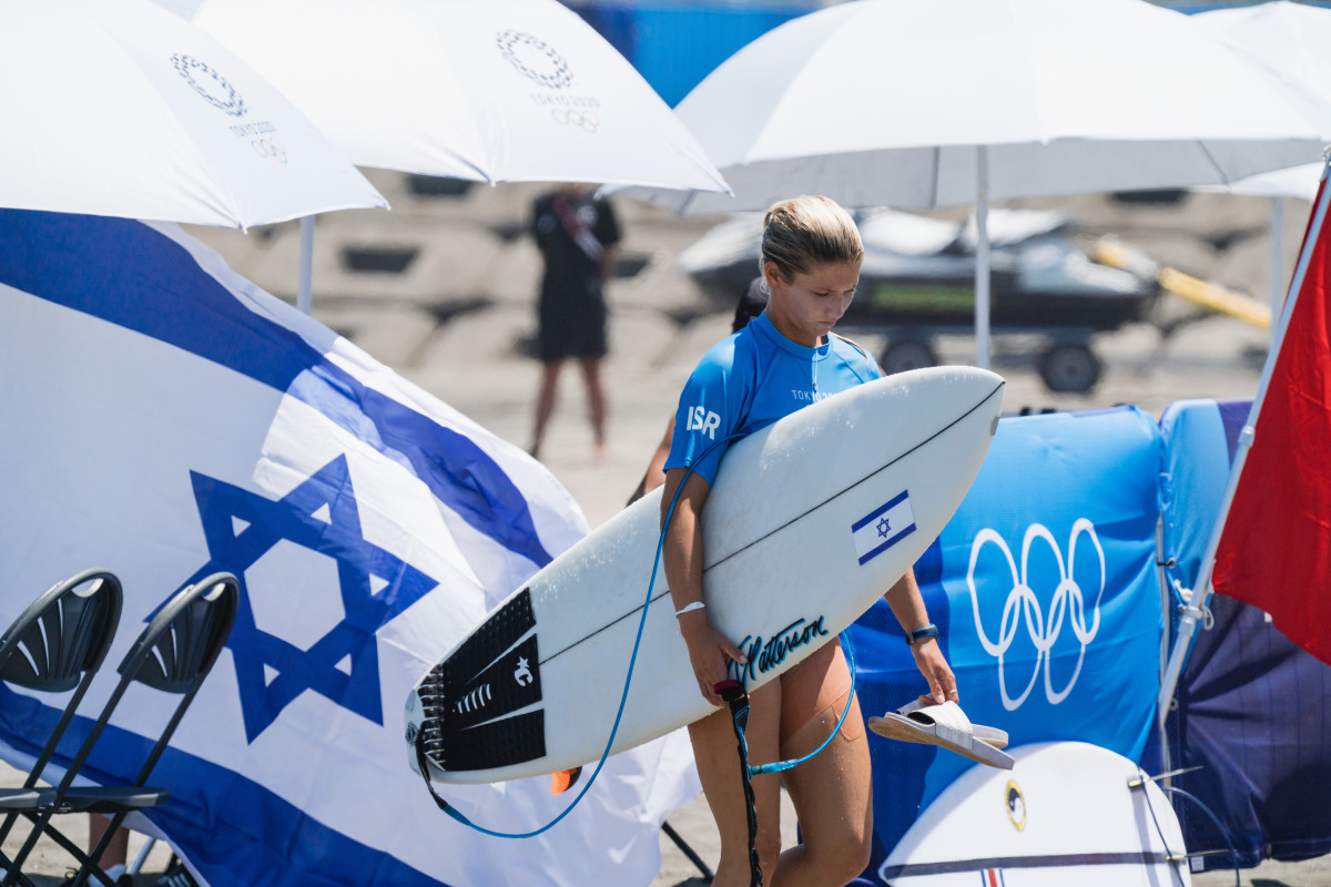 From Tel Aviv To Teahupo'o, Meet the Israeli Surfer Competing in the ...