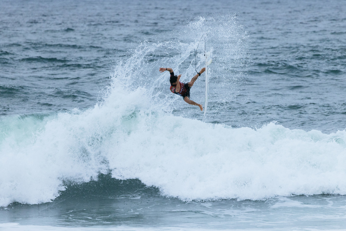 Yago Dora doing an air at the 2024 VIVO Rio Pro