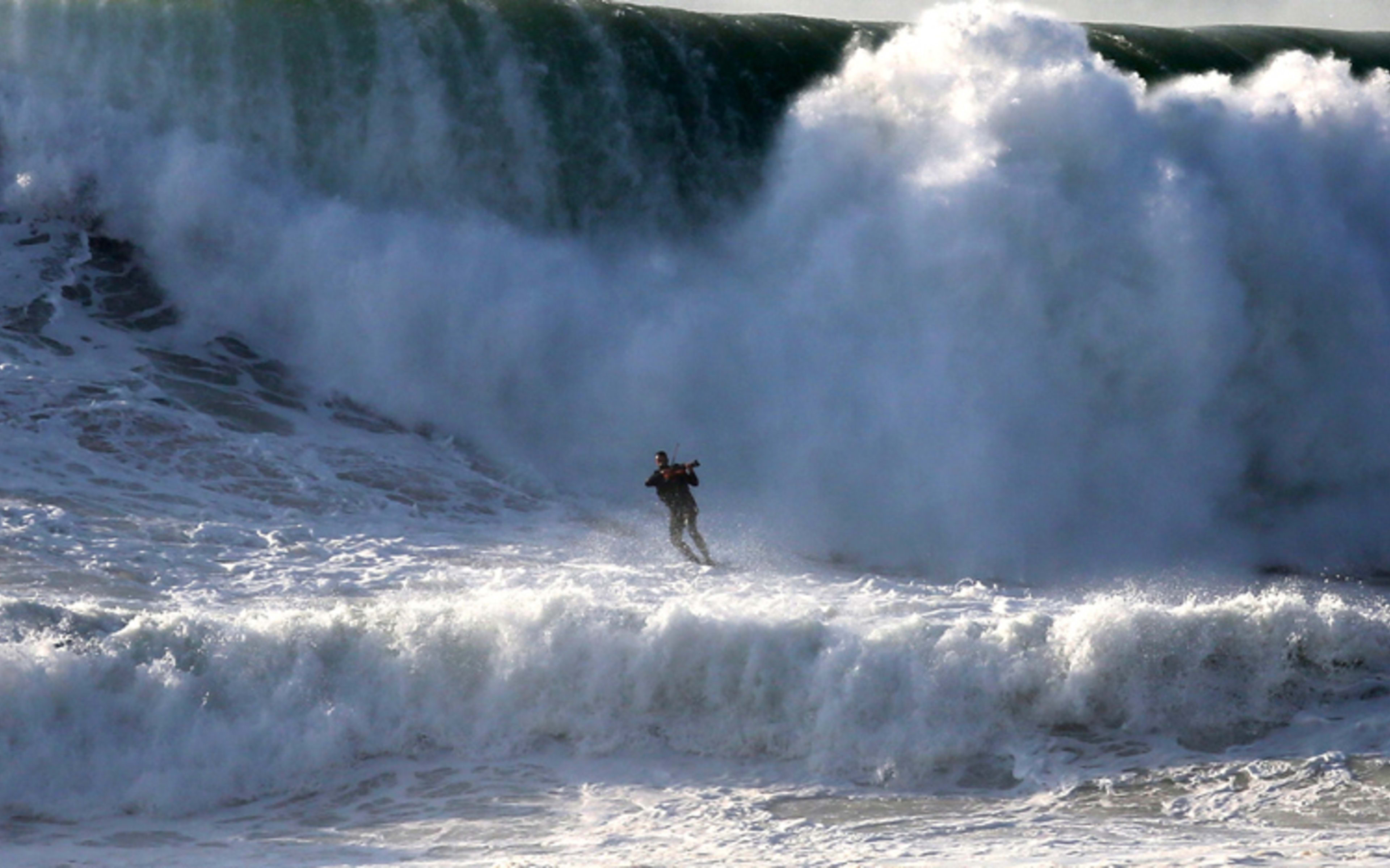 Nuno Santos Played The Violin On A Wave At Nazare - Because 2015