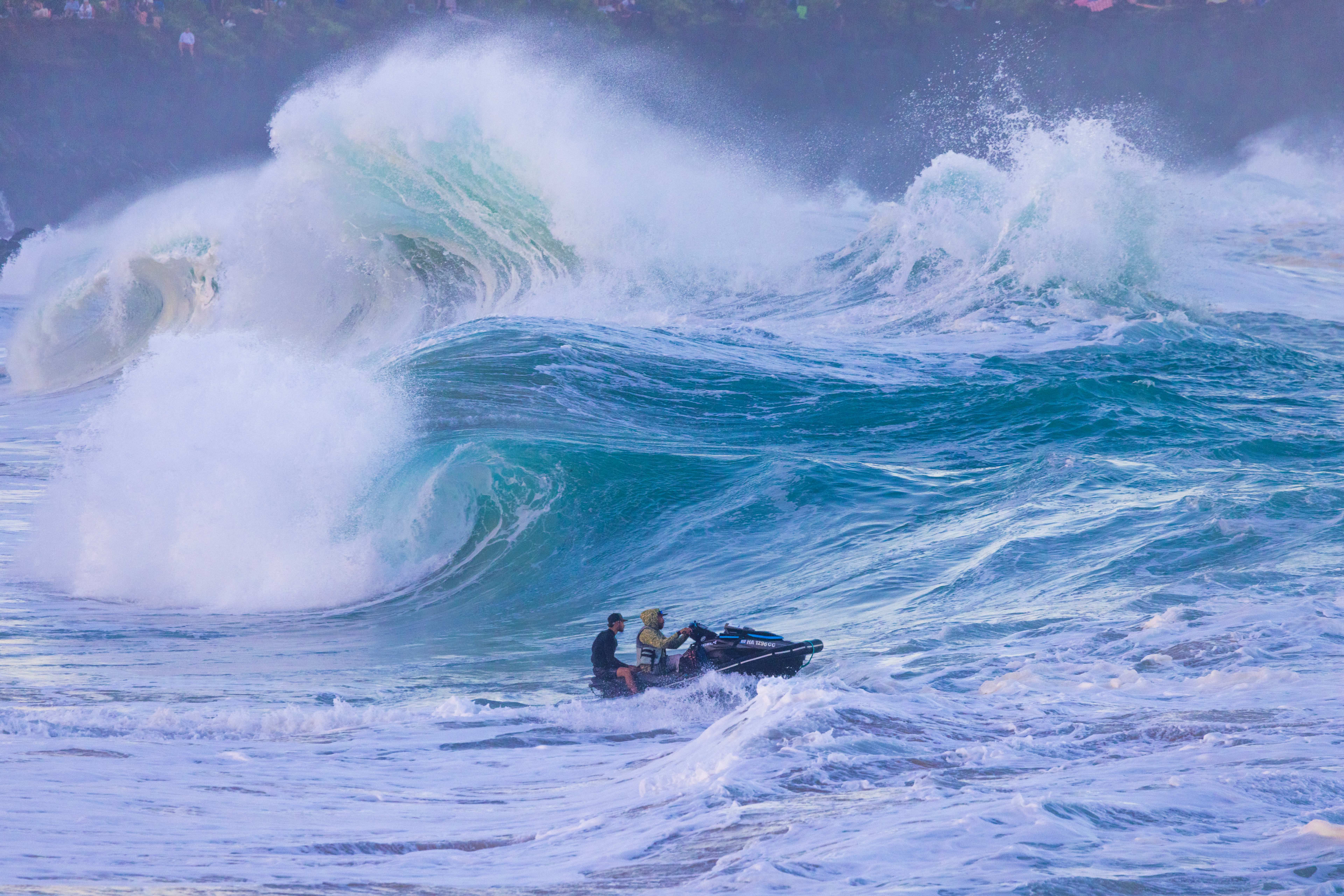 Gallery Pumping Waves From the Eddie Aikau Big Wave Invitational